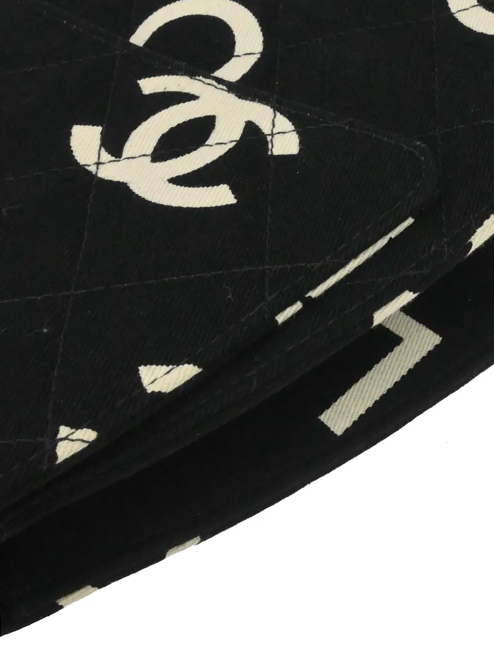 Chanel Pre-owned 1997 Logo-print Chain Shoulder Bag in Black, view 5