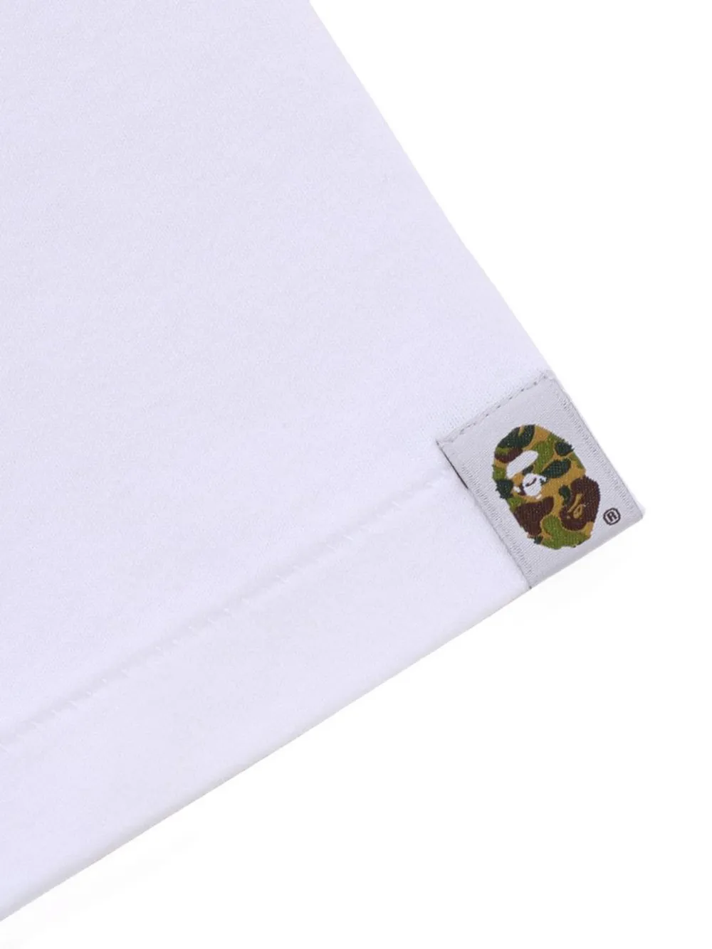 A BATHING APE T-shirt met logopatch en camouflageprint Wit