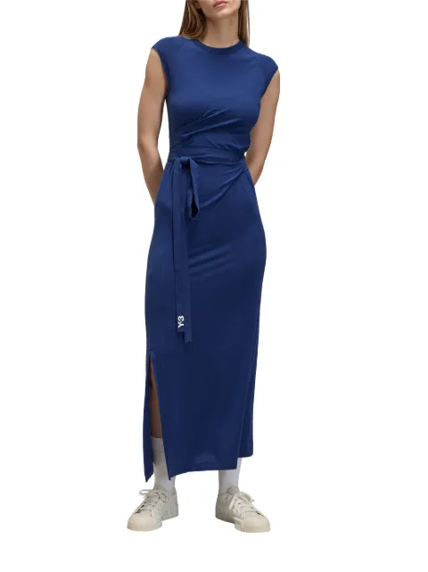 Y-3 vestido con cinturón y detalle de rayas