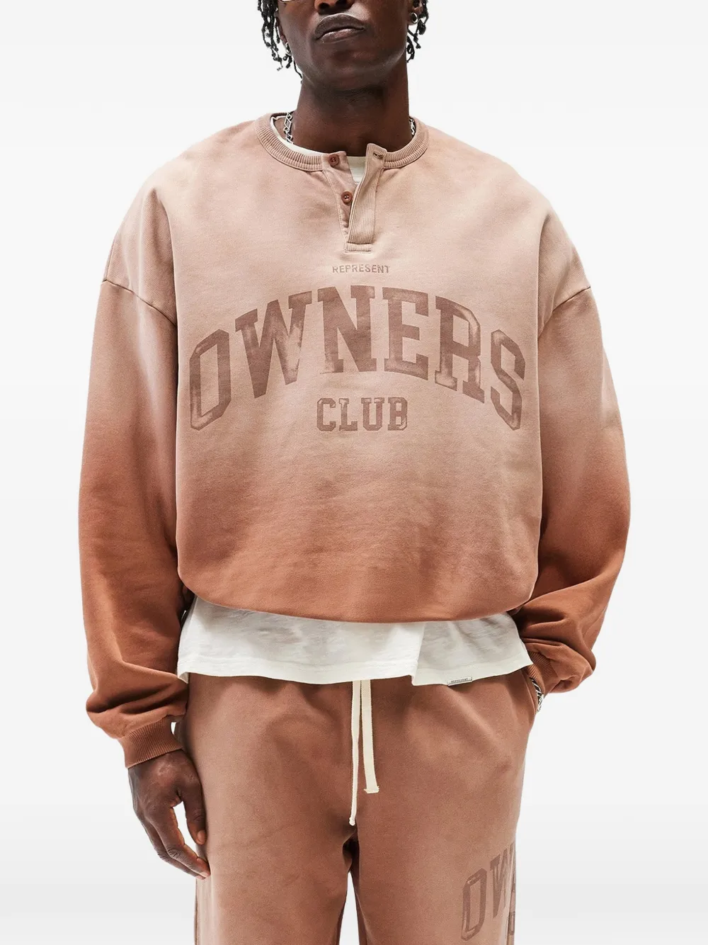 Represent Owners Club sweater met logoprint Bruin