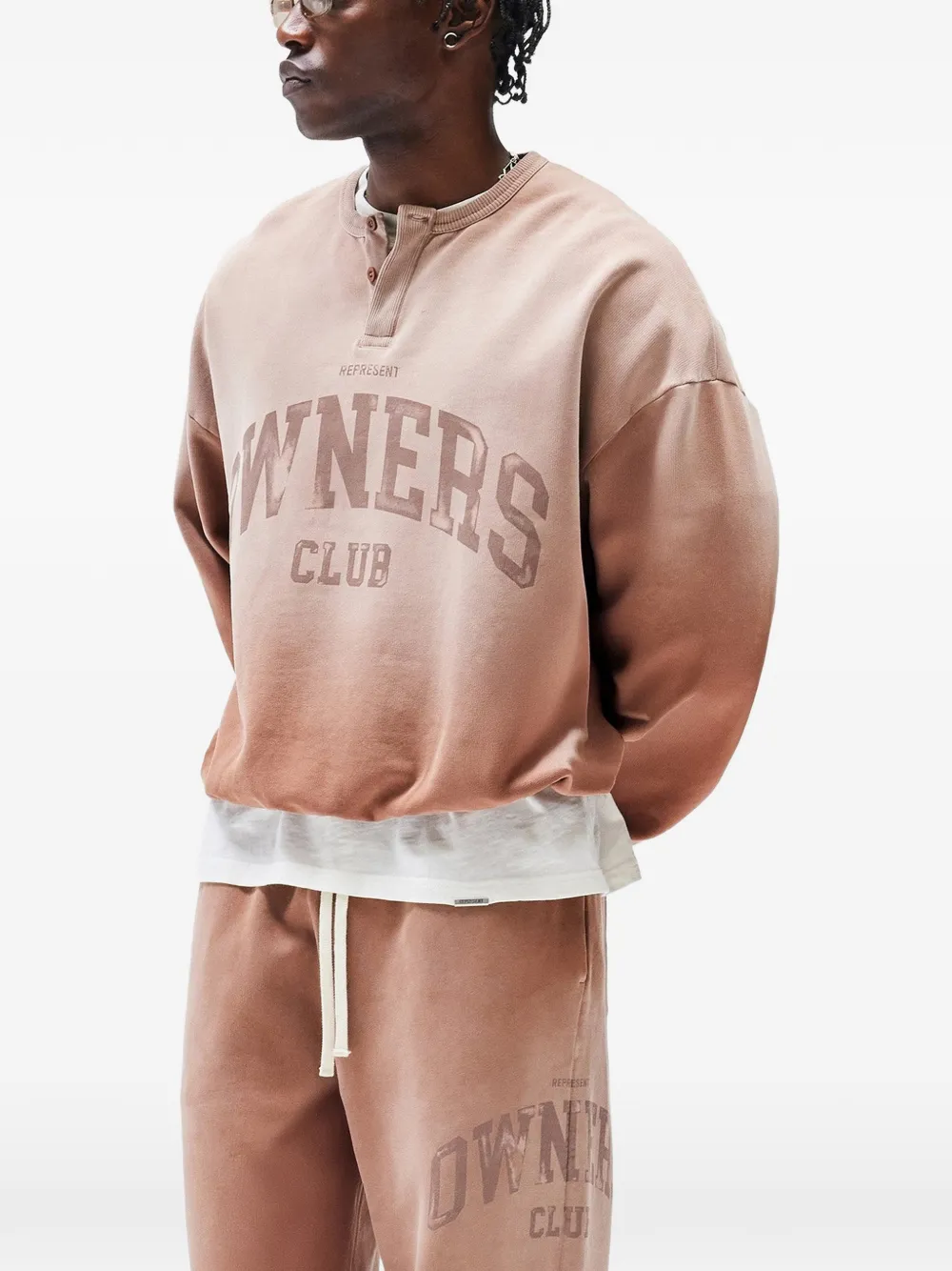 Represent Owners Club sweater met logoprint Bruin
