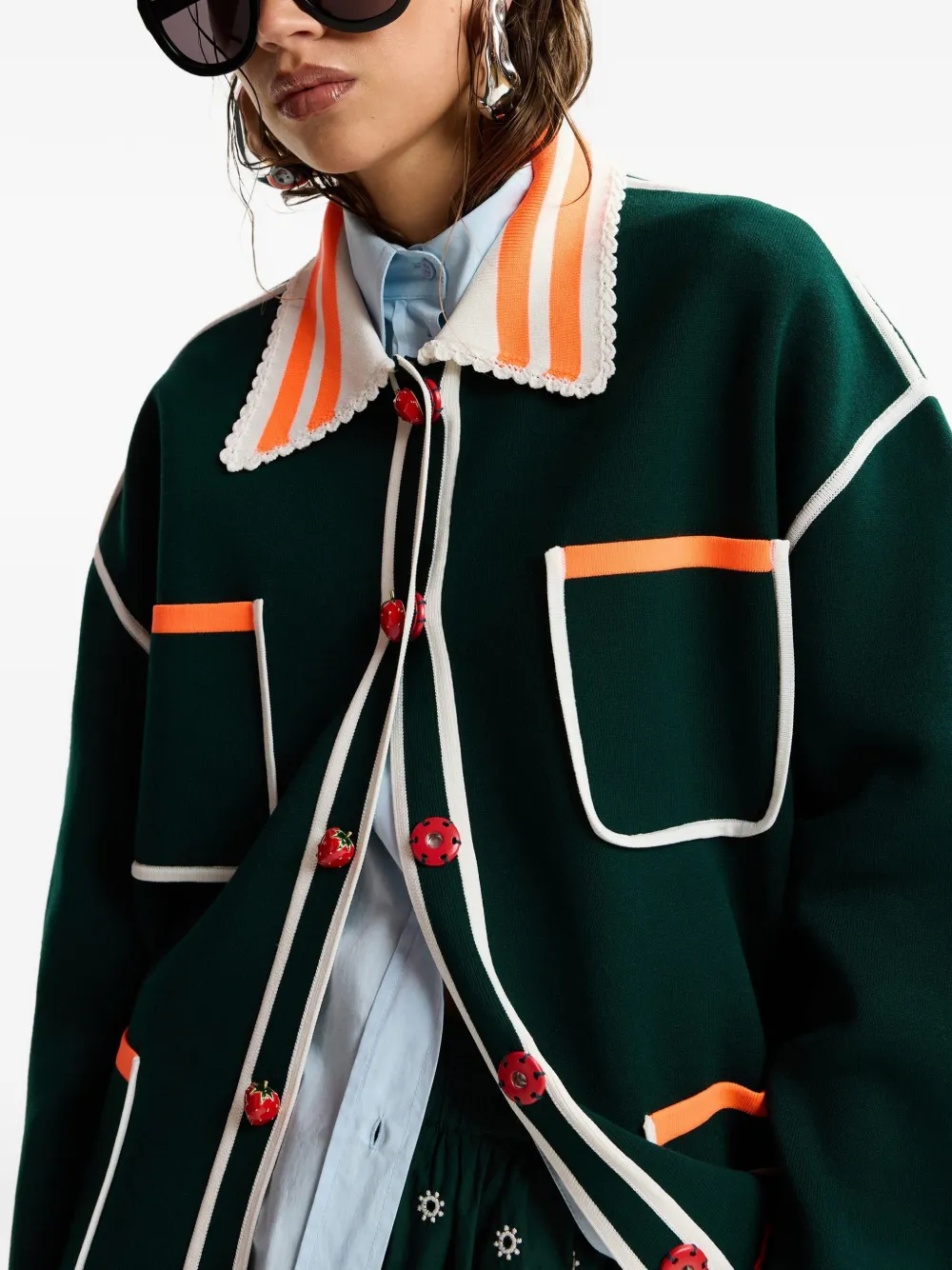 Essentiel Antwerp Vest met geborduurd kant en aardbei-knoop Groen
