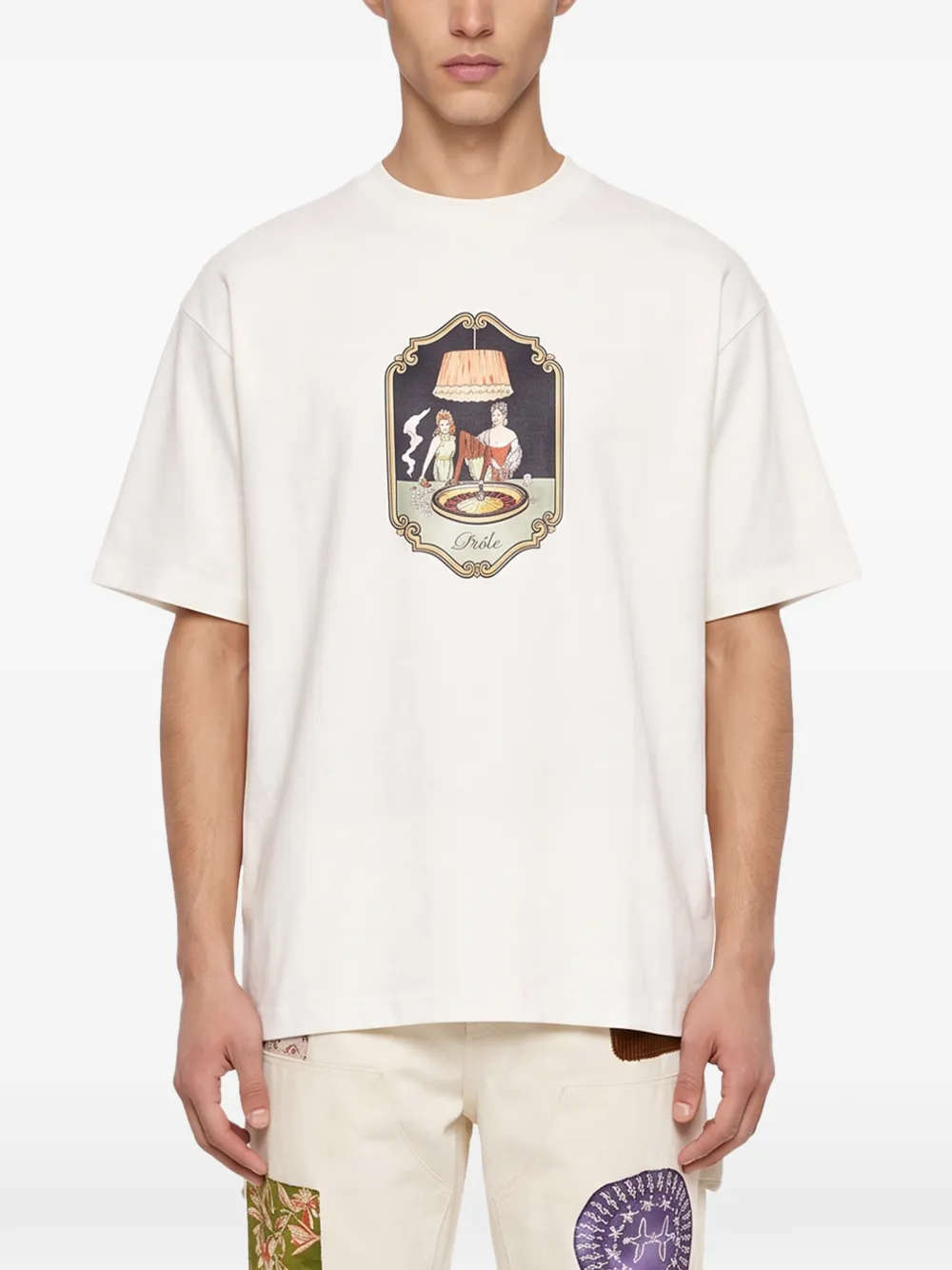 Drôle De Monsieur Scéne de Casino T-shirt met grafische print Beige