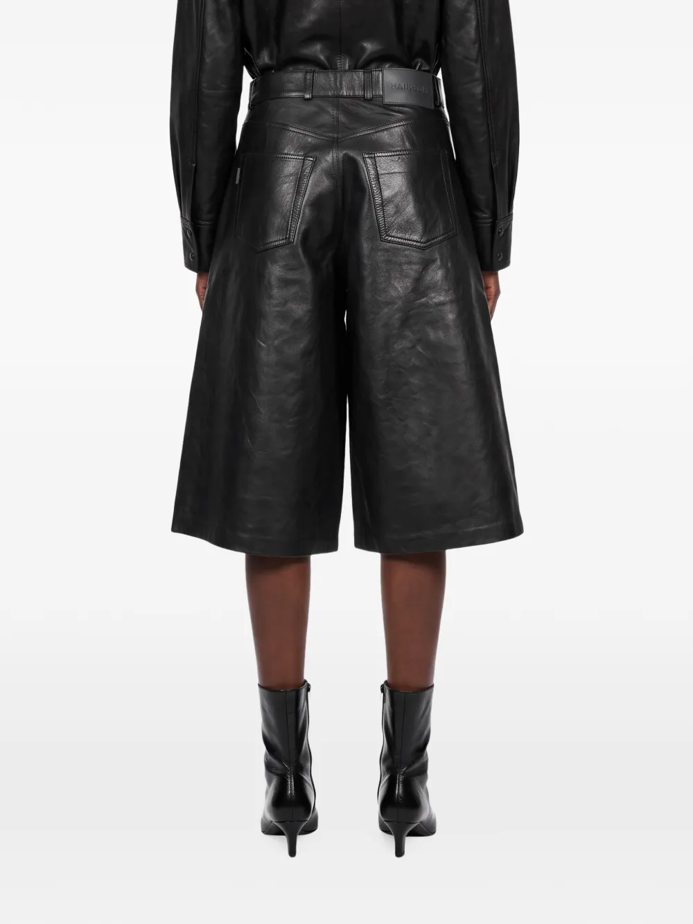 Haikure Legacy wide-leg leather shorts Zwart