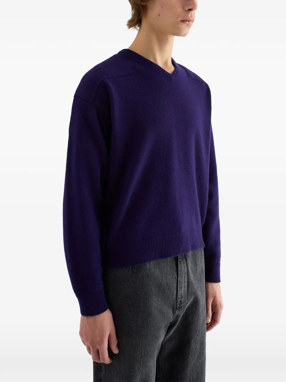 Jil Sander Trui met V-hals en verlaafde schouders Paars