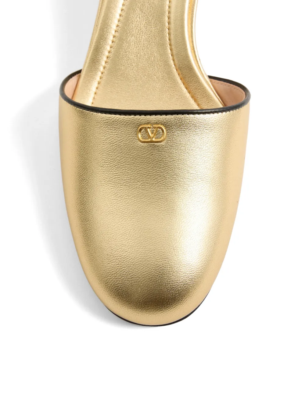Valentino Garavani D'Orsay Bondie pumps van gelamineerd nappa leer Goud