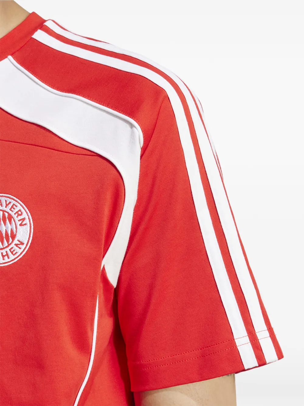 adidas FC Bayern T-shirt met logopatch Rood