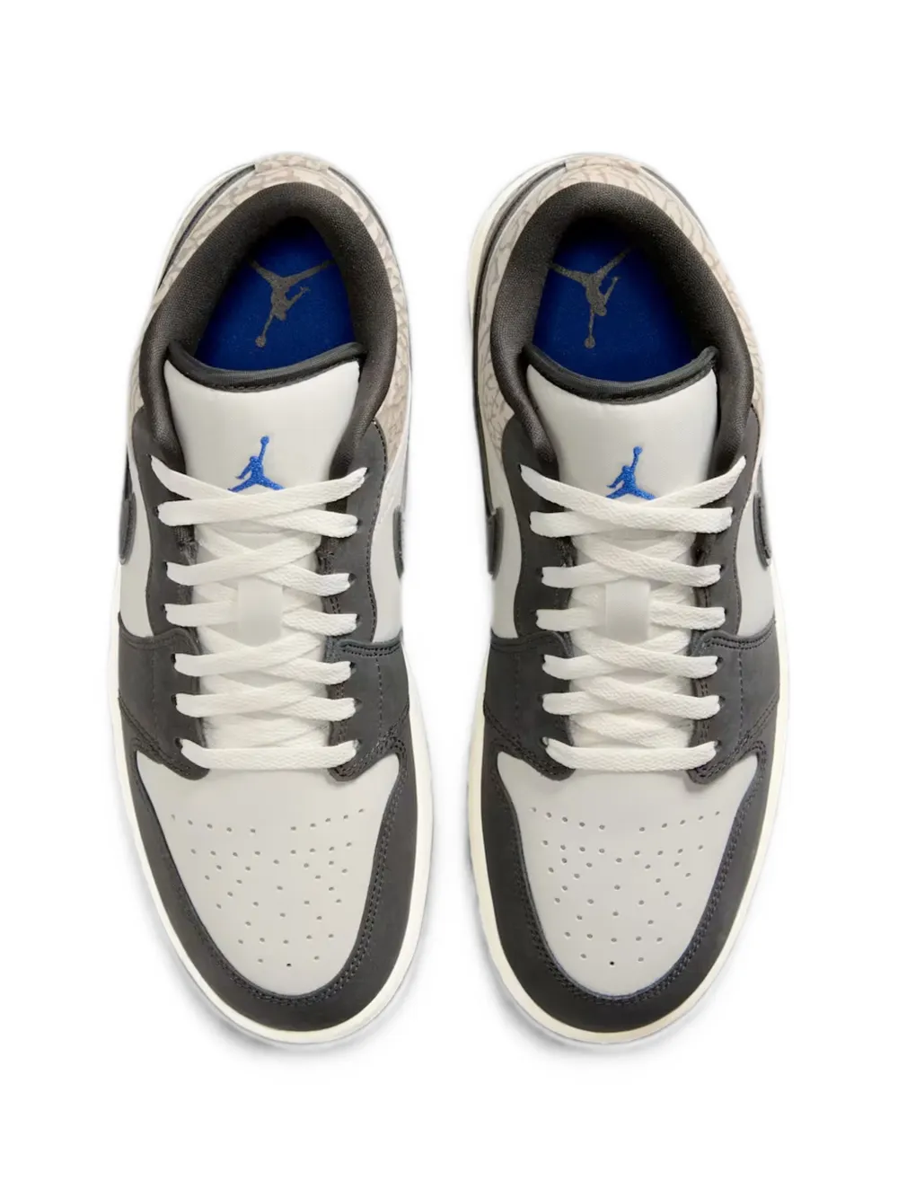 Jordan Air 1 Low SE sneakers met olifantprint Grijs