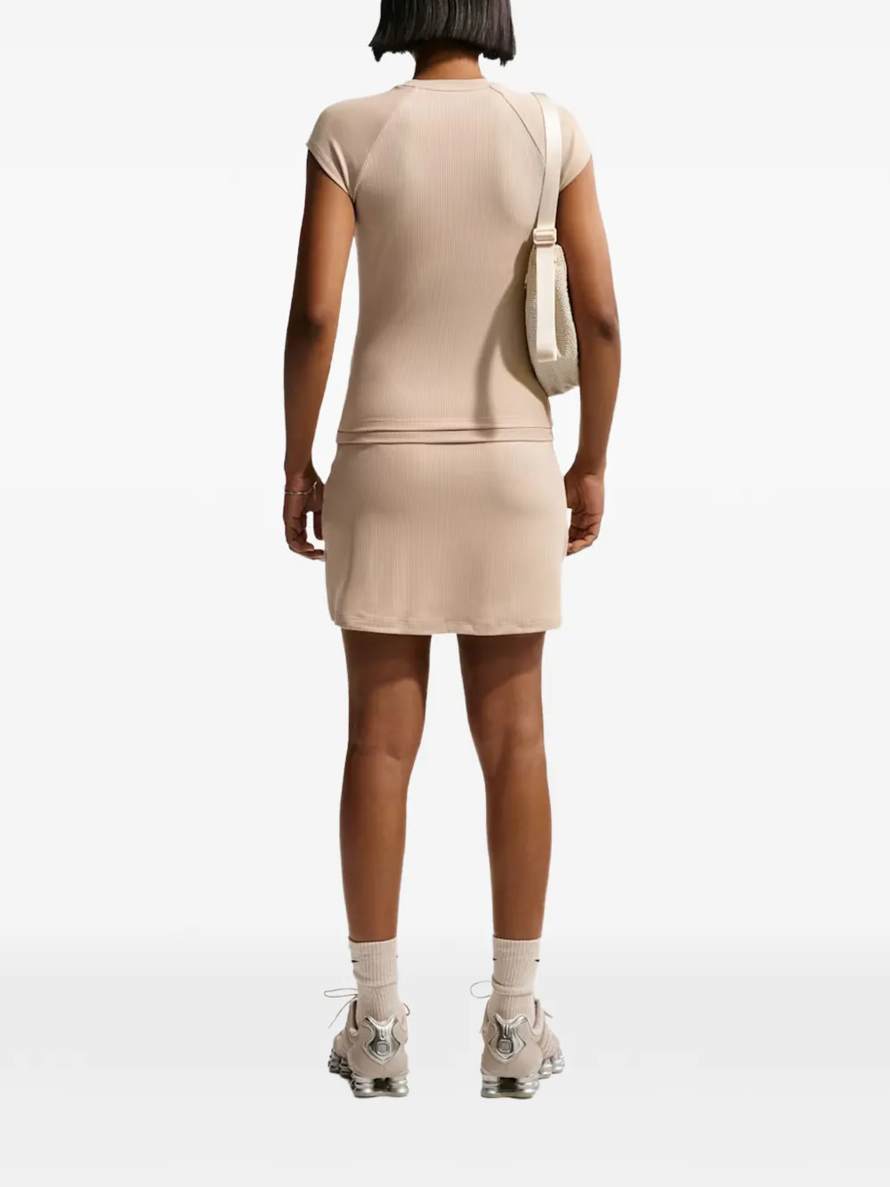 Nike Chill T-shirt met logodetail Beige