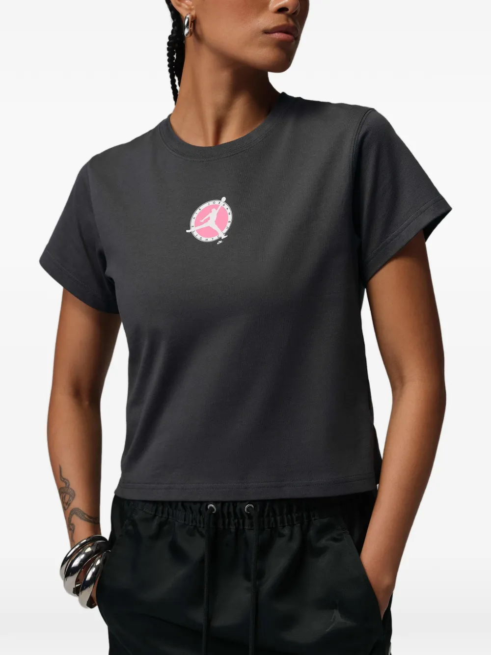 Jordan Brooklyn Flight Club T-shirt met logodetail Grijs