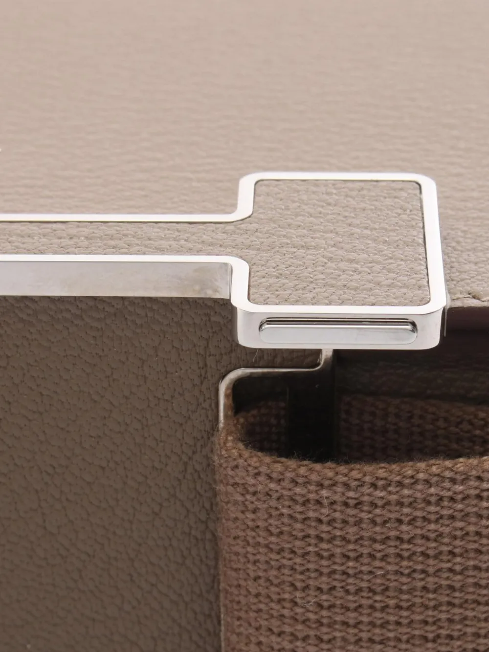 Hermès Pre-owned 2023 Geta Chevre Shoulder Bag in Neutrals, view 4
