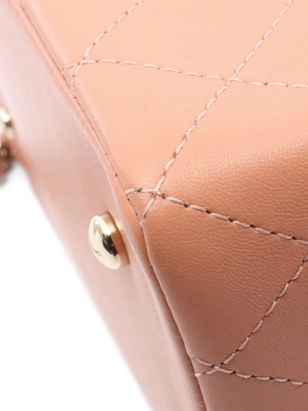 Chanel Pre-owned 2018-2019 Matelassé Cross Body Bag in Pink, view 4