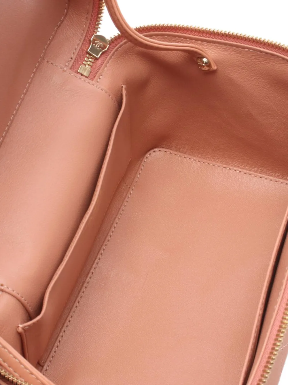 Chanel Pre-owned 2018-2019 Matelassé Cross Body Bag in Pink, view 3