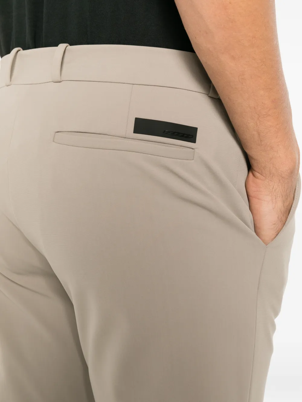 RRD Surflex logo-patch straight-leg chino trousers Grijs