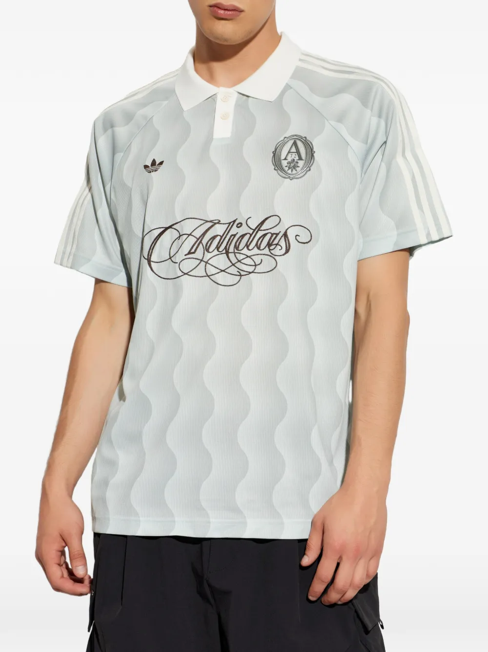 adidas Poloshirt met geborduurd logo en golvend patroon Groen