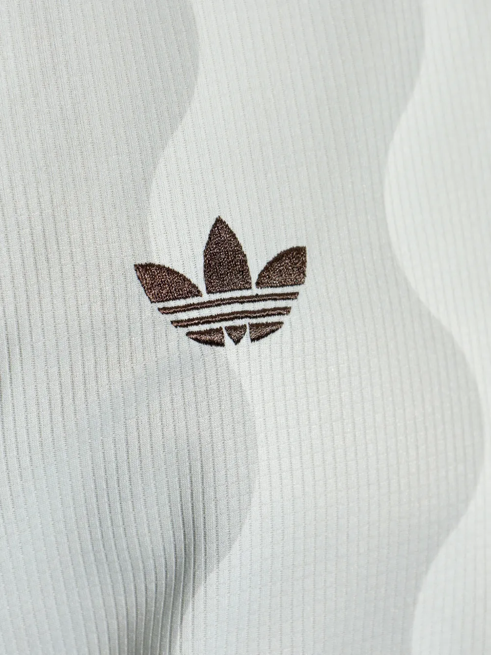 adidas Poloshirt met geborduurd logo en golvend patroon Groen