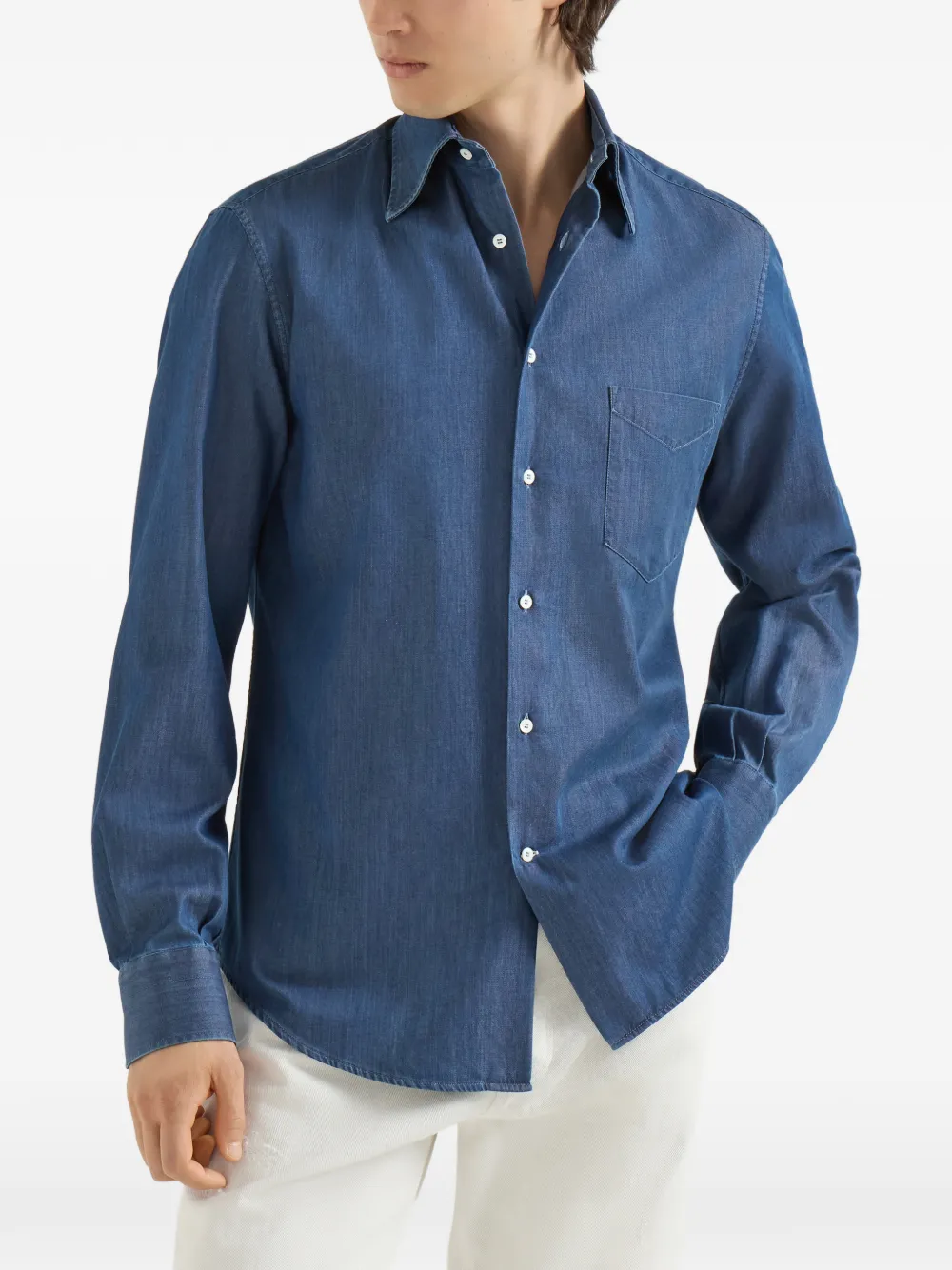 Brunello Cucinelli Lichtgewicht denim overhemd met Italiaanse kraag en borstzak Blauw