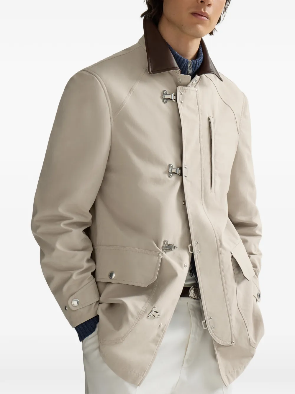 Brunello Cucinelli Waterbestendig microvezel jack met haaksluiting en nappa leren inzetstukken Beige