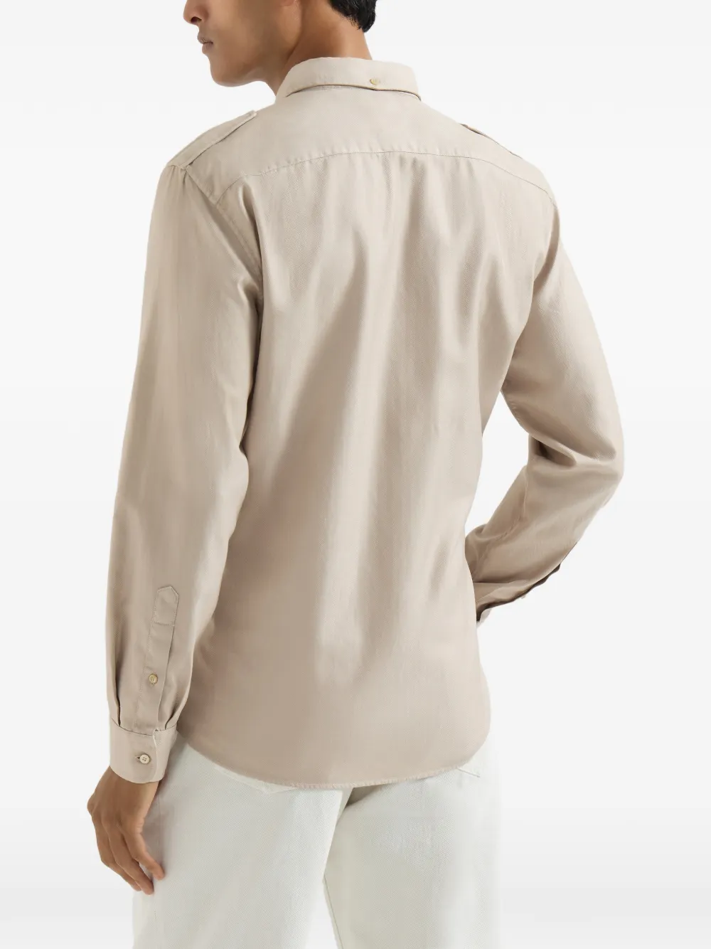 Brunello Cucinelli Katoenen overhemd met geverfd effect en chevron-streep gespreide kraag epauletten en borstzakken Beige