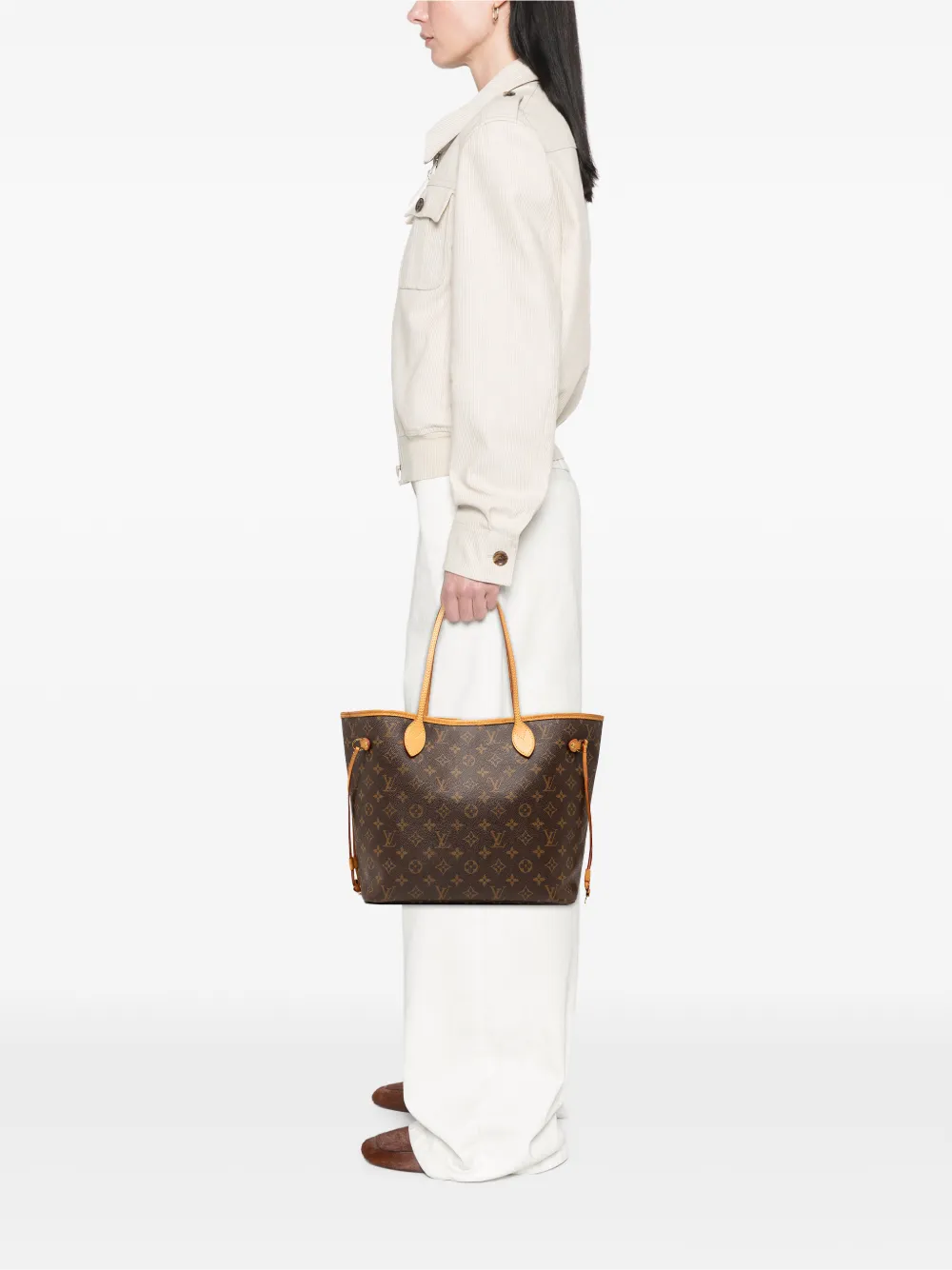 Louis Vuitton Pre-owned 2017 Monogram Neverfull MM Tote Bag in Brown, view 2