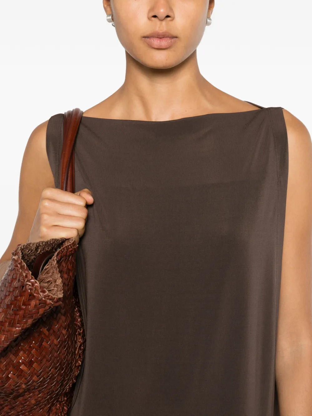 Issey Miyake Mouwloze jurk met boothals Bruin