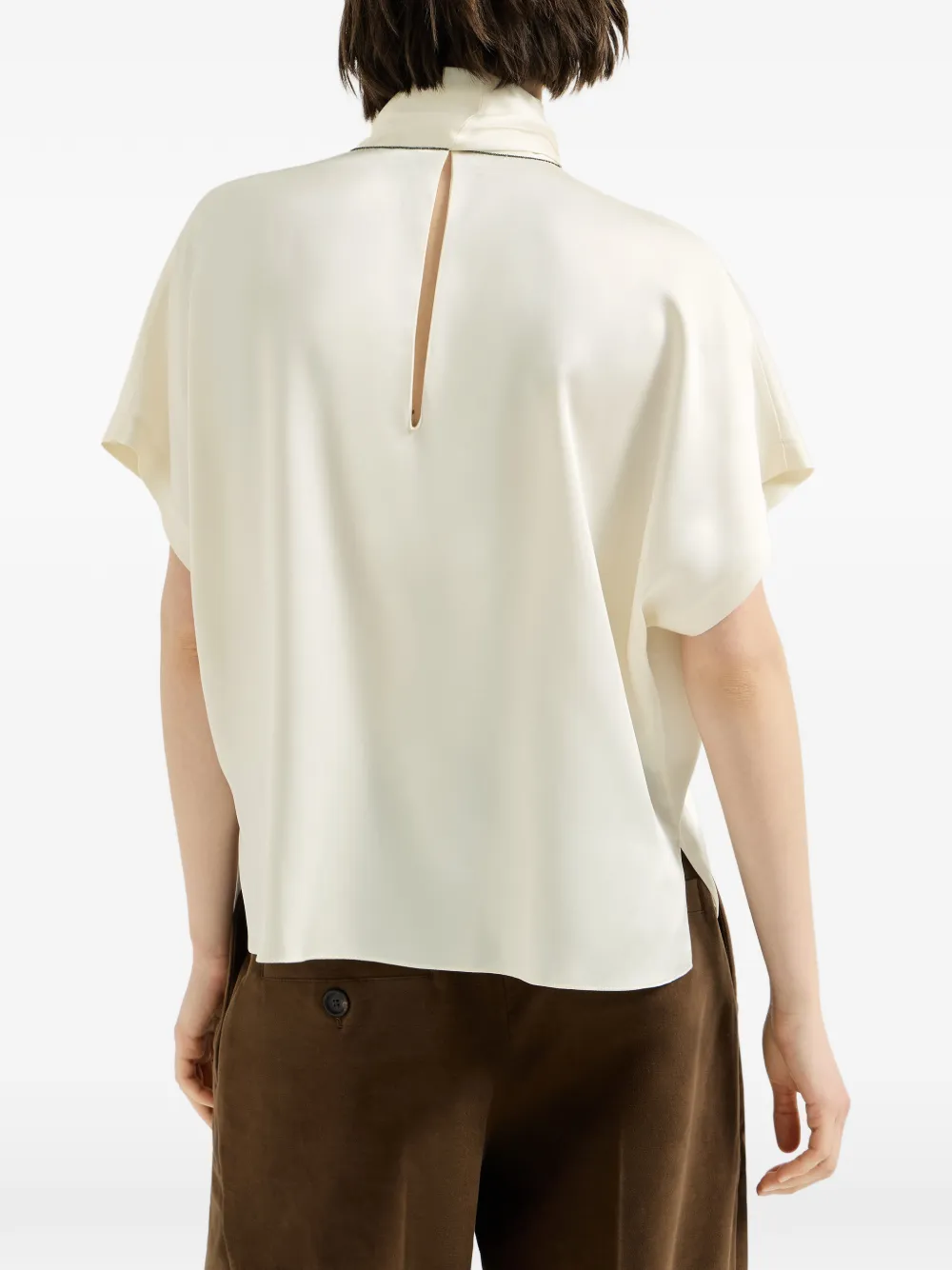 Brunello Cucinelli Zijde-satijnen T-shirt met hoge hals en monili Beige