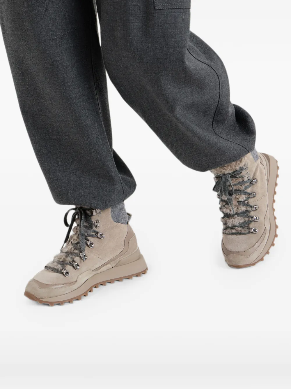 Brunello Cucinelli Suède sneakers met gebreid inzetstuk en lammy voering Beige