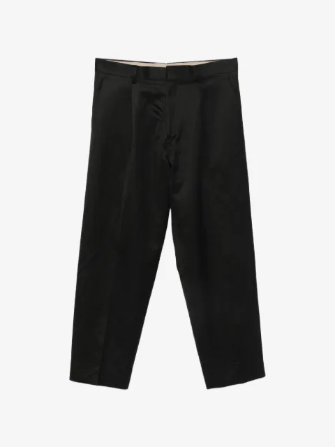 Costumein pantalones con diseño plisado