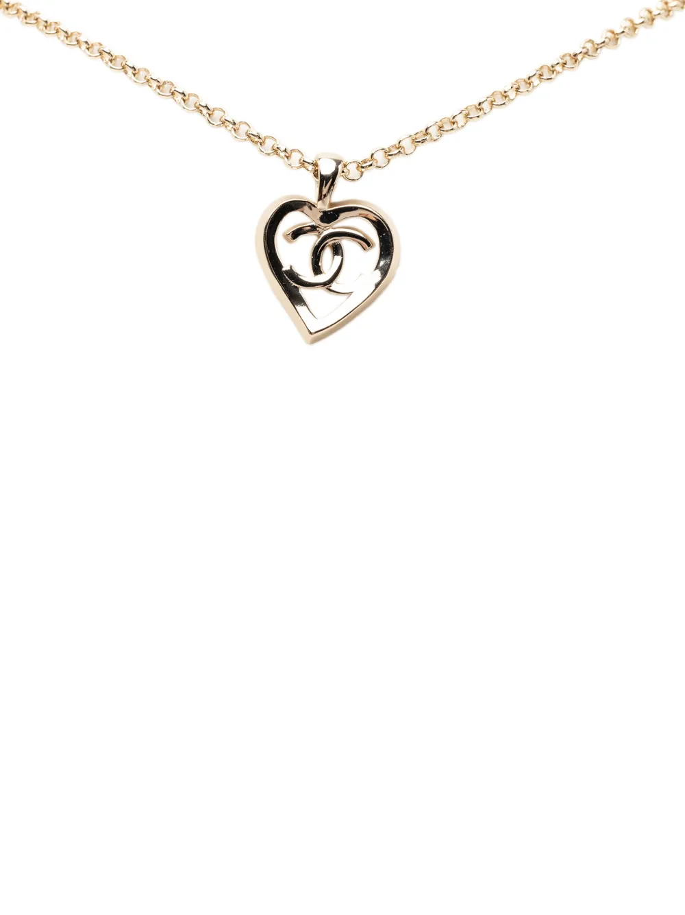 CHANEL Pre-Owned 2022 CC Gold Plated Heart Pendant Necklace costume necklace