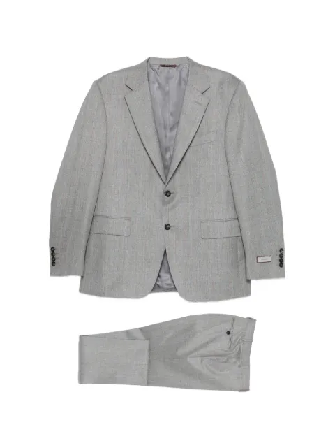 Canali traje a rayas diplomáticas