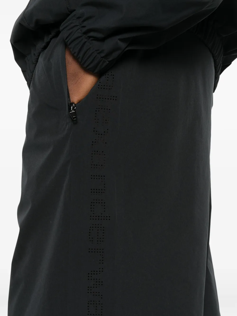 Alexander Wang Knielange shorts met geperforeerd logo Zwart