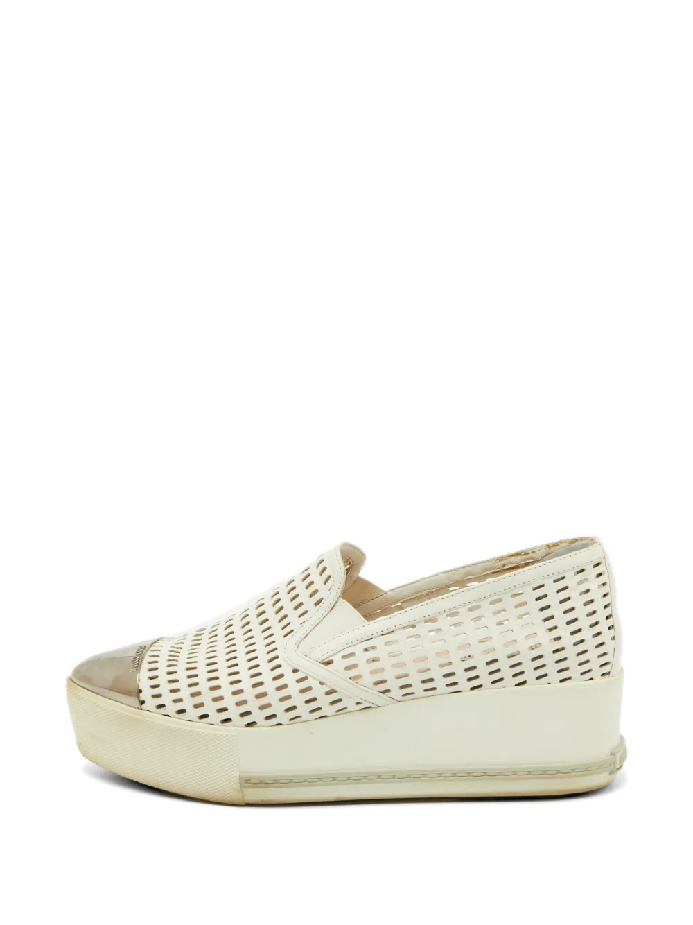 Miu Miu Pre-Owned perforated cap-toe sneakers - Nude