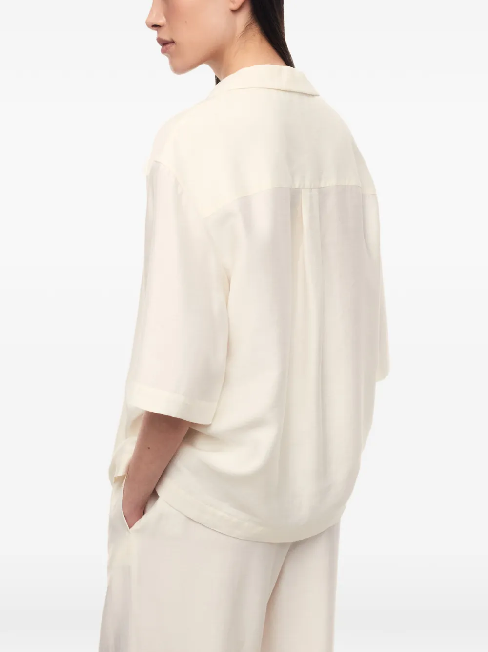 12 STOREEZ Kasumi blouse met gekerfde kraag Beige