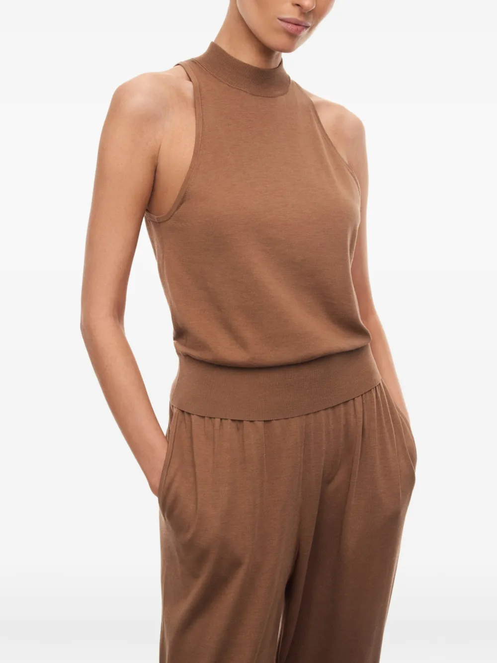 12 STOREEZ Mawata mouwloze top met geribbelde afwerking Bruin