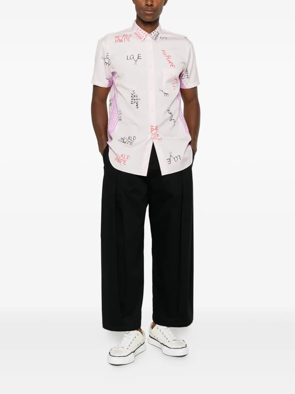 Comme Des Garçons Shirt Button-down katoenen-overhemd met tekst Roze