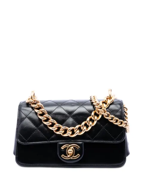 CHANEL Pre-Owned Paris Cosmopolite liten fodrad axelremsväska i åldrat kalvskinn med viklock från 2016-2017