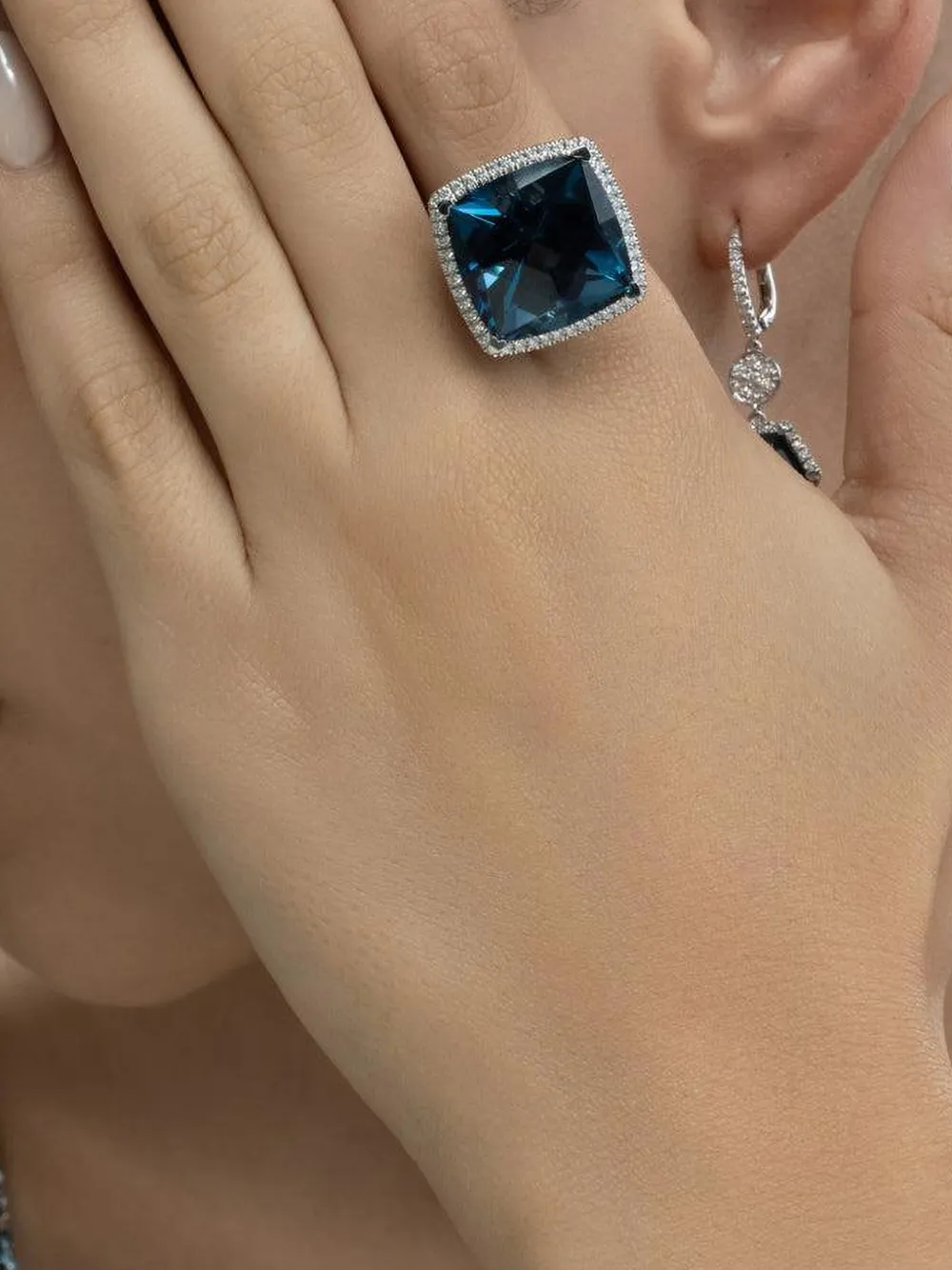 Lisa Nik Anello con topazio e diamanti - Argento