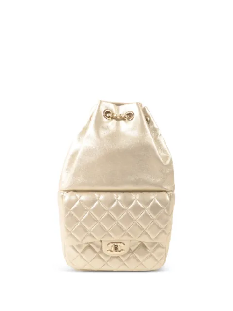 CHANEL Pre-Owned mochila acolchada con cierre giratorio CC