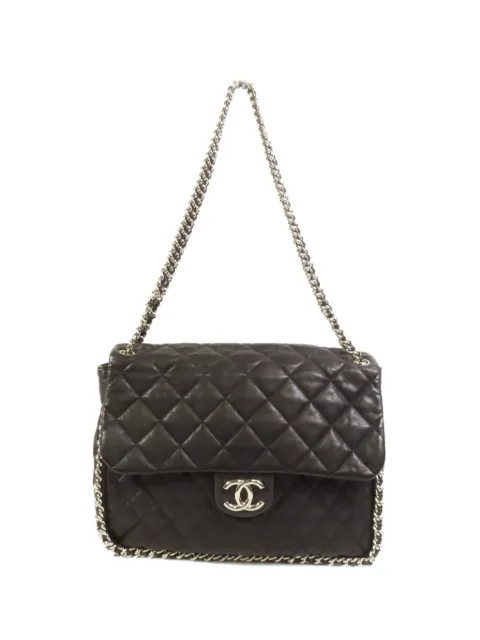 CHANEL Pre-Owned bolso de hombro acolchado con logo CC