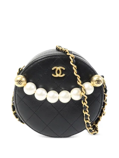 CHANEL Pre-Owned bandolera con logo CC y perla artificial