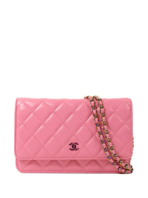 CHANEL Pre-Owned bolso de hombro acolchado con logo CC