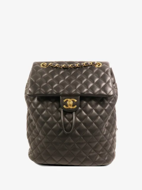 CHANEL Pre-Owned mochila con cierre giratorio y logo CC capitonado