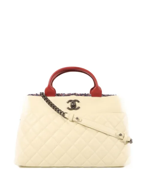 CHANEL Pre-Owned bolso de hombro acolchado con logo CC