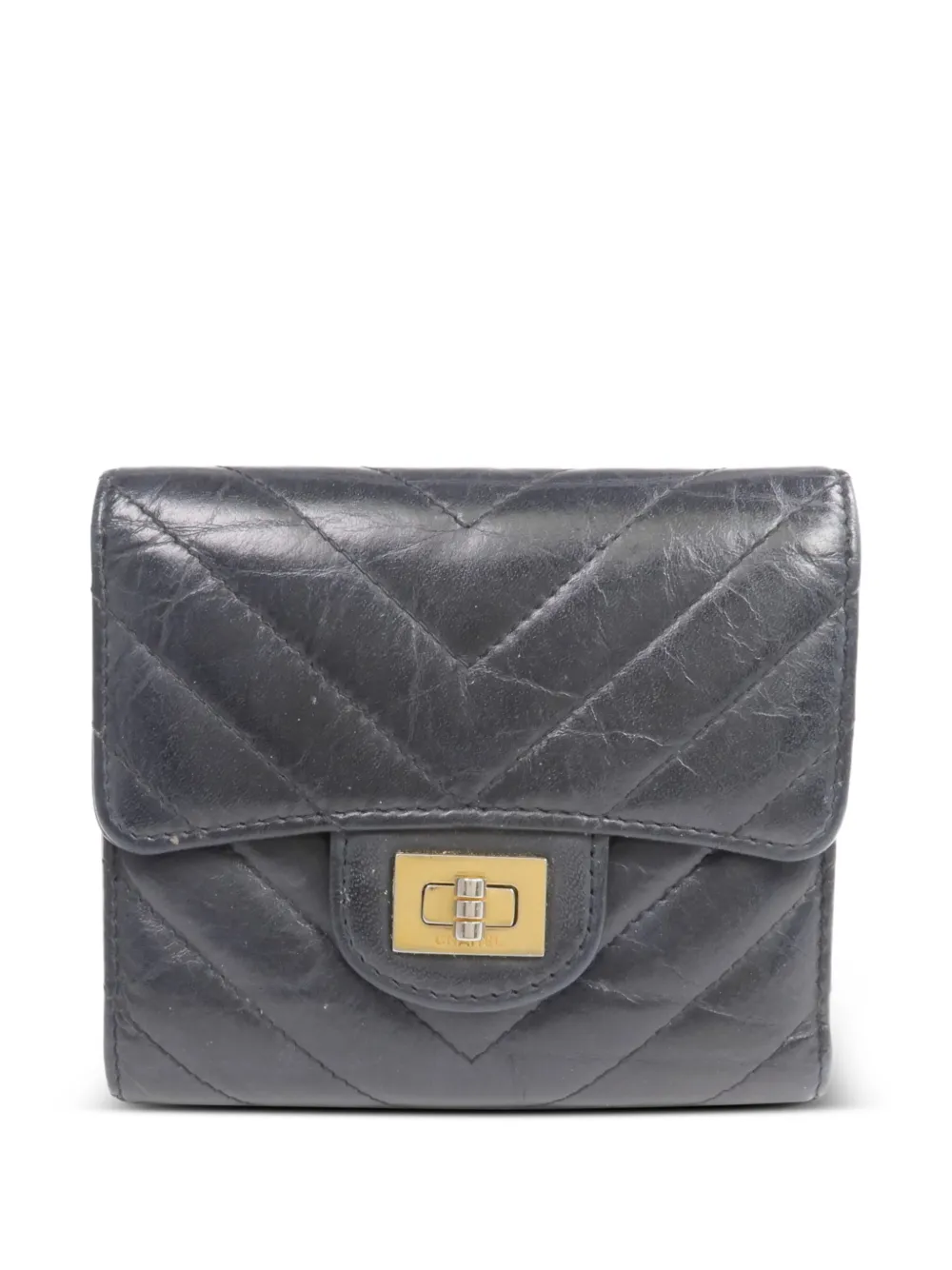 CHANEL Pre-Owned 2.55 chevron-quilted trifold wallet - Schwarz