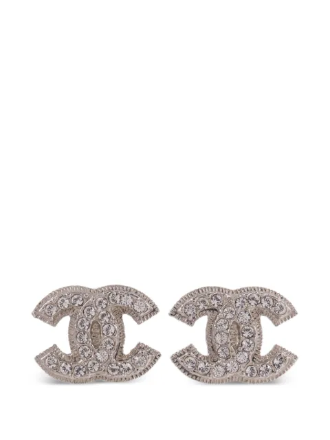 CHANEL Pre-Owned pendientes con detalles de cristales y logo CC