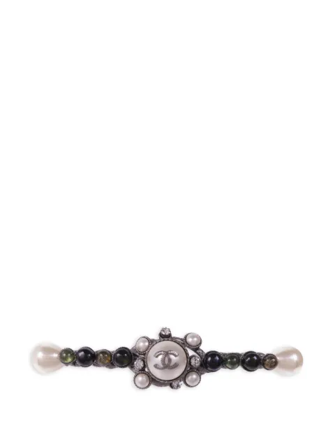 CHANEL Pre-Owned broche en forma del logo CC con perlas artificiales