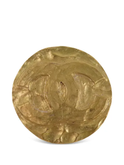CHANEL Pre-Owned CC medallion brooch