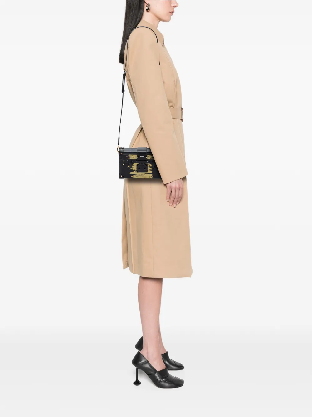 Louis Vuitton Pre-owned 2017 Leather Golden Light Petite Malle Crossbody Bag in Black, view 2