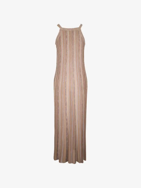 D.Exterior vestido a rayas