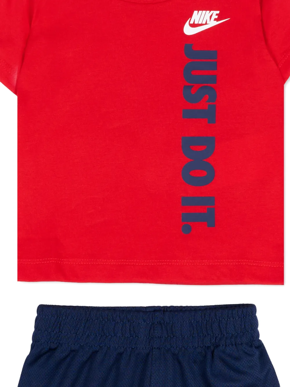 Nike Kids T-shirt en shorts met logoprint Rood